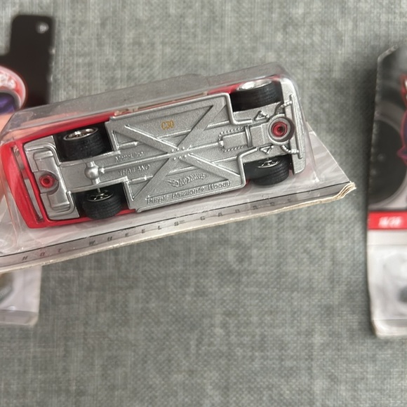 2009 Hot wheels bundle three Larry’s Garage Real Riders - Picture 6 of 11